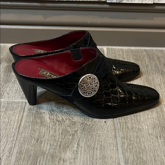 Brighton Black Romeo patent leather mules with silver medallion accent, size 7.5 - Picture 3 of 14